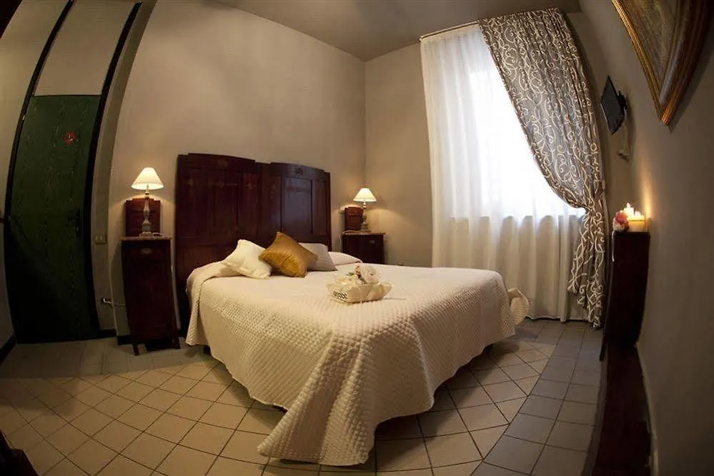 Hotel La Colonna Lucca 2*,  Italien