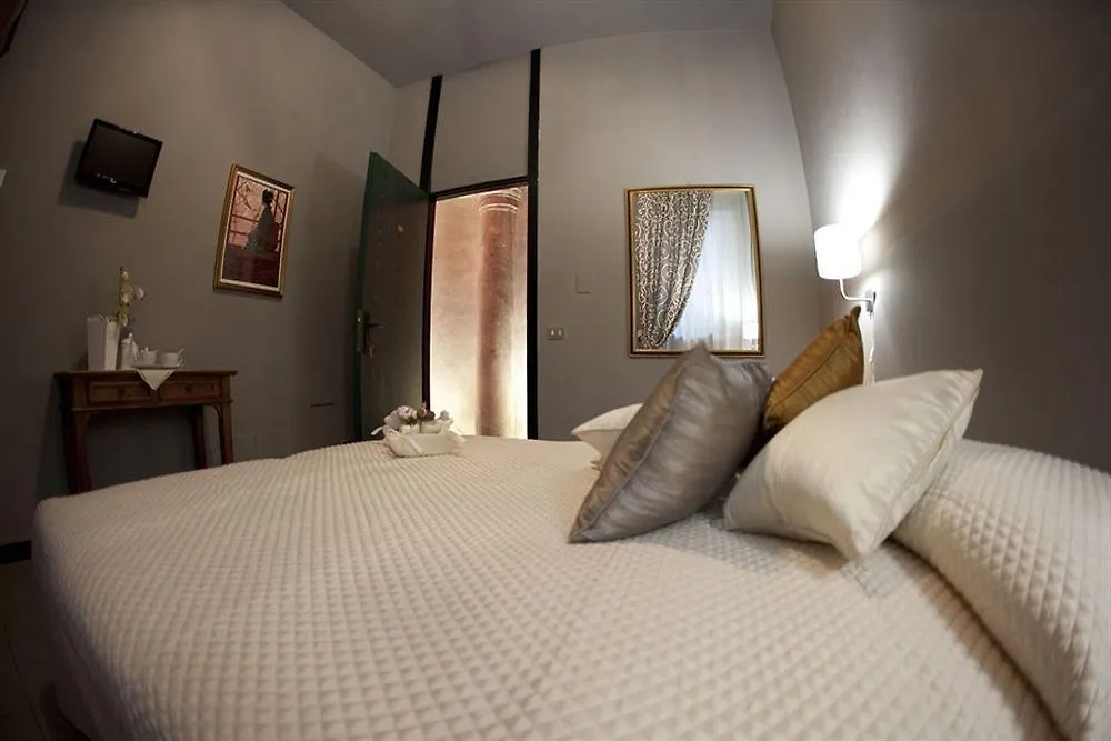 La Colonna Hotel Lucca 2*,